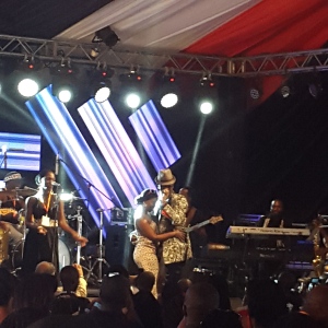 Nameless invited his wife Wahu to dance with him on stage